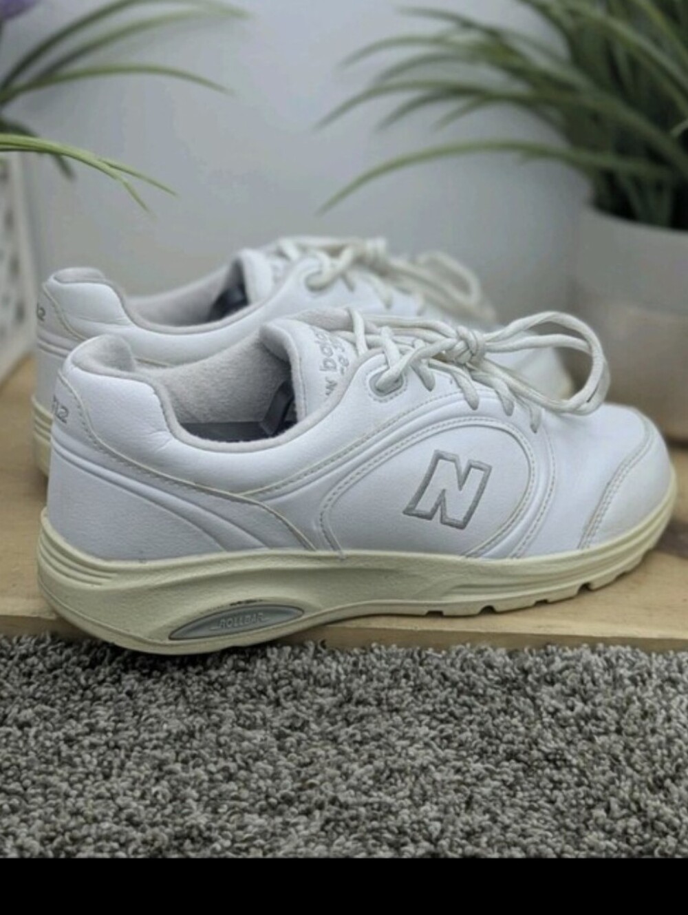 New Balance 812 Women's Size 9.5B Leather Running Walking Shoes Casual Comfort